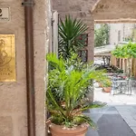 Porta Maestra Hvar Town