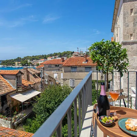 Porta Maestra Hvar Town