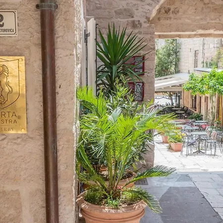 Porta Maestra Hvar Town